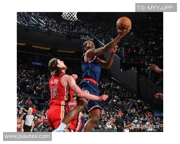 伦纳德面断对手双手暴扣打停马刺，快船次节开局领先马刺9分